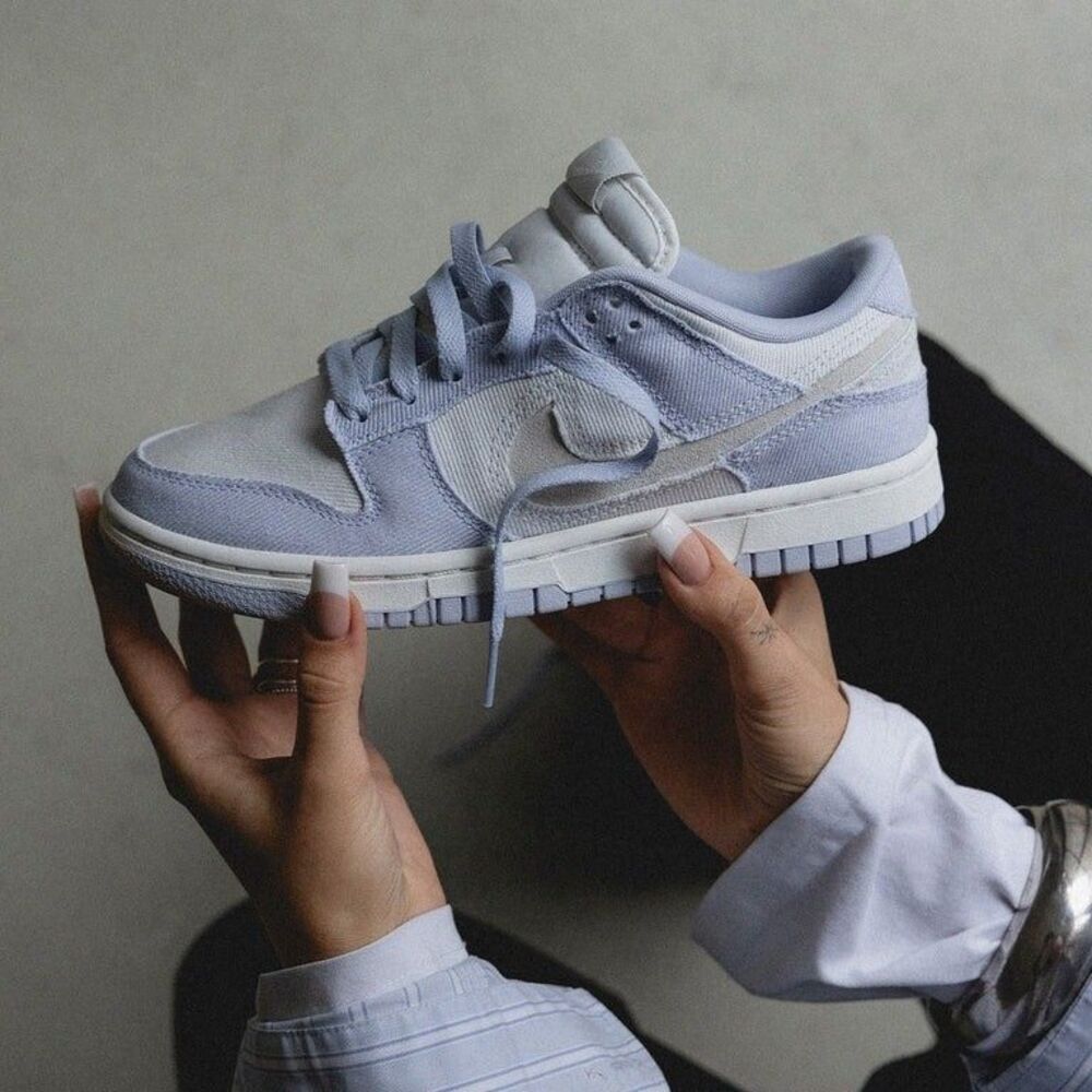 Nike Dunk Low Sneaker in Ghost, Summit White, & Platinum Tint purple shoes - Picture 2 of 9